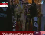 الملك سلمان يداعب طفلتين خلال حفل تدشين #مركز_الملك_عبدالعزيز_الثقافي_العالمي