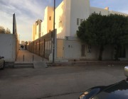 طلبوا “متراً” لإنشاء ممر يختصر الطريق للمسجد في حيّ بالرياض ..فماذا فعل (صورة)
