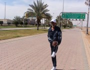 صور.. مسن سعودي يستعد لخوض سباق الماراثون الدولي..  عمره 74 عاماً
