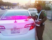 شاهد.. “المرور السري” يطيح بمتهورين يقودون سيارات بدون لوحات بسرعة عالية في الرياض
