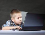 تعرف على أعراض إدمان طفلك للكمبيوتر