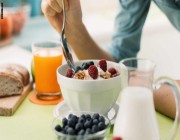 دراسة: تخطي وجبة الفطور يرتبط بزيادة خطر الوفاة المرتبطة بالقلب