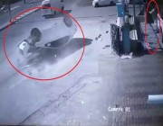 شاهد.. “إطار طائر” يقتل شخصا داخل مغسلة سيارات في مكة