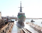 قائد القوات البحرية السعودية يُعوم أولى سفن مشروع السروات