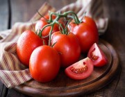 تقوي المناعة والعظام وتحسّن الشعر والبشرة.. تعرّف على فوائد الطماطم