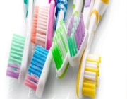 فرشاة الأسنان بيئة خصبة للبكتيريا.. “الصحة” تقدم 5 نصائح مهمة للحفاظ عليها