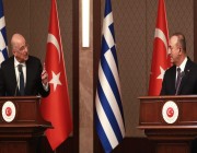 شاهد.. مشادة أمام الكاميرات بين وزيري خارجية اليونان وتركيا في مؤتمر للتهدئة