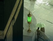 فيديو.. هطول الأمطار على المسجد الحرام أثناء صلاة التراويح