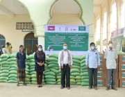 الشؤون الإسلامية تستكمل توزيع 1100 سلة غذائية في فيتنام