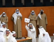 الكويت : جلس النواب بمقاعد الوزراء فرفعت الجلسة