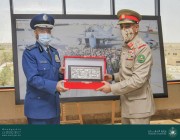 رئيس هيئة الأركان العامة يصل إلى البحرين ويلتقي بالقائد العام لقوة الدفاع ورئيس هيئة الأركان البحريني