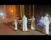 لحظة وصول عضو شرف نادي الهلال الأمير فهد بن محمد إلى ملعب مباراة التتويج