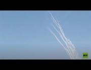 مشاهد لإطلاق وابل من الصواريخ باتجاه مدن إسرائيلية