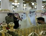 أمير المدينة يُعايد العاملين في المسجد النبوي: “تقومون بعمل عظيم”