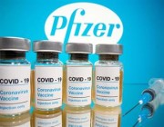 طبيب يوضح مكونات “فايزر” ويفند إشاعات وجود شرائح إلكترونية في اللقاح (فيديو)