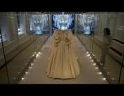 عرض فستان زفاف الأميرة ديانا في قصر العائلة الملكية بلندن