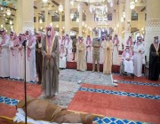 أمير الرياض يؤدي صلاة الميت على اللواء السديري