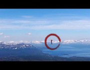 ألماني يمشي على حبل مشدود بن جبلين على ارتفاع ألفي متر