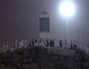 الحجاج ينفرون إلى مزدلفة بعد أن منّ الله عليهم بالوقوف على صعيد عرفات (فيديو)
