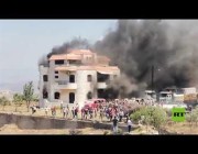 لبنانيون يقتحمون ويحرقون منزل صاحب خزان الوقود الذي انفجـر وخلف عشرات القتـلى