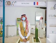 شاب سعودي يلفت انتباه الفرنسيين في مزاد الصقور لهذا السبب (صور)