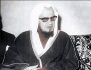 كان الملوك يستمعون لتلاوته وخطبته.. تعرف على سيرة إمام المسجد النبوي عبدالعزيز بن صالح (فيديو)