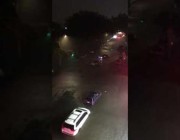 رجال الإطفاء ينقذون الناس من مياه الأمطار بشوارع نيويورك