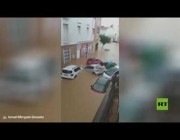 عشرات السيارات تنغمر في المياه بسبب الفيضان في إسبانيا