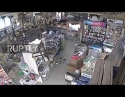 كاميرا مراقبة ترصد لحظة وقوع زلزال في متجر باليونان