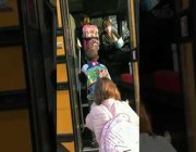 أم تعاتب سائقة الحافلة المدرسية لأنها تصرخ في أبنائها وتبكيهم والأخيرة ترد