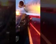 اصطدام طائرة ركاب بمركبة على أرضية مطار بكازاخستان
