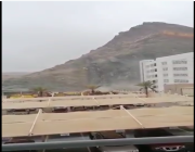 انهيار جبلي بمسقط بسبب إعصار شاهين وترجيحات بعبوره بين المصنعة وصحم (فيديو)