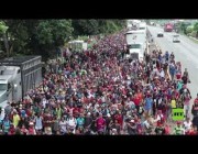 قافلة من آلاف المهاجرين في طريقهم إلى الولايات المتحدة عبر المكسيك