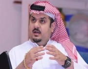 عبدالرحمن بن مساعد يهدي ديوانه للشاعر بدر بن عبدالمحسن.. وهكذا رد عليه الأخير