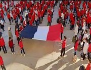 رفع علم فرنسا داخل مدرسة مصرية يثير جدلًا.. والسلطات تحقق