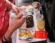 الطعام على الطائرة.. لماذا لا نشعر بـ”المذاق الحقيقي”؟