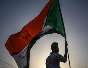 الاتحاد الإفريقي يعلق مشاركة السودان.. والبنك الدولي يوقف مساعداته