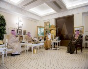 الأمير عبدالعزيز يهنئ المشرف العام على “القصيم العلمي” لحصوله على جائزة “قرايد”