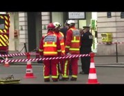 حريق في أحد المباني المجاورة لأوبرا باريس الشهيرة وعربات الإطفاء تكافحه