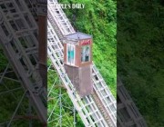 مصعد فريد من نوعه على منحدر جبلي في الصين