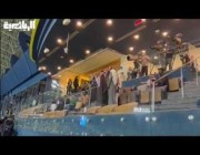 جانب من حديث “البلطان” و “آل معمر” خلال مباراة برشلونة وبوكاجونيورز بكأس مارادونا