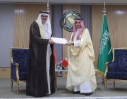 خادم الحرمين الشريفين يتلقى رسالة خطية من ملك مملكة البحرين