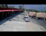 شاحنة تقطع طريقاً سريعاً كادت تتسبب في دهس أشخاص في تايلاند