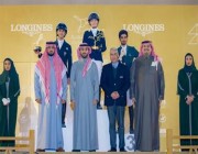 وزير الرياضة يتوج ألكساندر بجائزة “قفز السعودية” الكبرى (صور)
