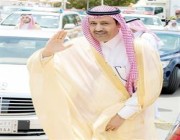 لمواصلتهن العمل في أجواء ماطرة.. أمير الباحة يتعاطف مع بائعات ويشتري كل بضائعهن (فيديو)