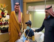سفير المملكة بالأردن يطمئن على الطفل غازي الشراري