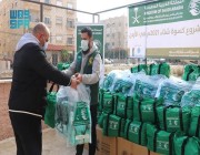 مركز الملك سلمان للإغاثة يواصل توزيع كسوة الشتاء على الأسر الأكثر احتياجًا بالأردن