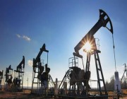 النفط يهبط أكثر من 5 دولارات مع بحث إدارة بايدن سحبا كبيرا من الاحتياطيات