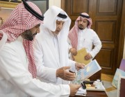 الأمير خالد الفيصل يستقبل وزير الثقافة في مرسمه الخاص