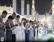 المسجد النبوي يشهد توافد المصلين والزوار في رابع ليالي رمضان